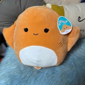NWT Squishmallow Halton the 12” stingray